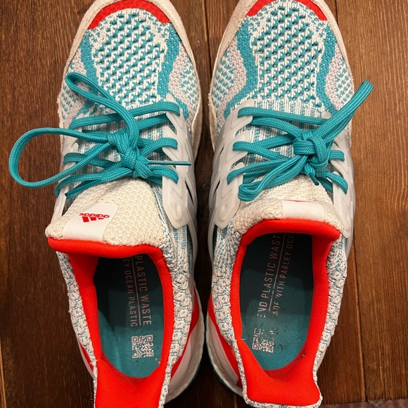 Men’s ultra boost US size 8.5. Made from recycled ocean plastic. Worn one time. - Picture 4 of 5